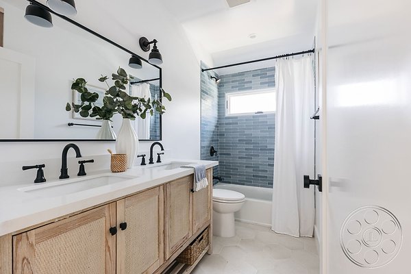 modern-farmhouse-8-14