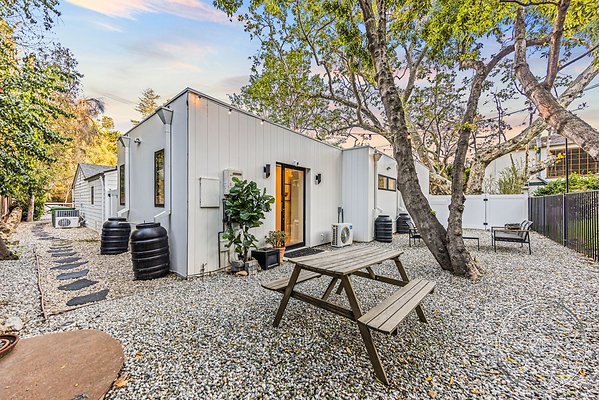 modern-farmhouse-9-60