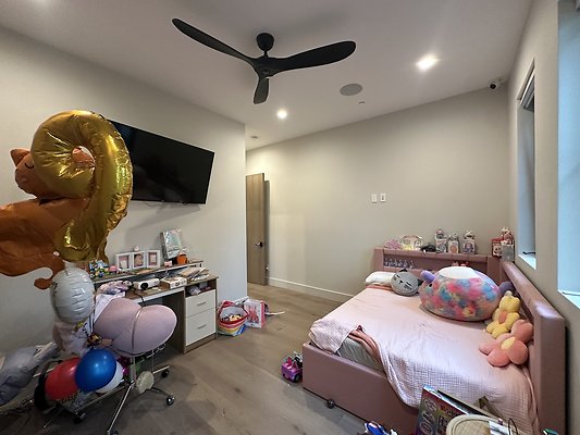 Photo Nov 14 2025, 9 37 54 AM