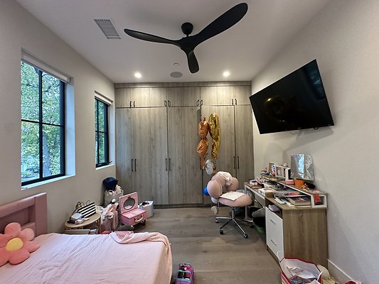 Photo Nov 14 2025, 9 37 43 AM